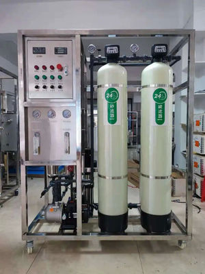 500L/H 1.7kW-380-415V 2x FRP 탱크 염기성 물 역오스모스식물