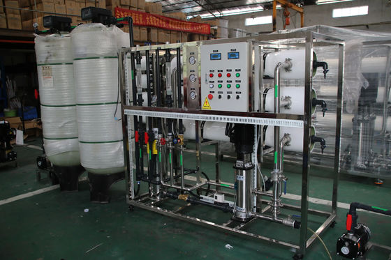 8TPH 14kW-380-415V 2xFRP 탱크 염기성 물 역오스모스식물