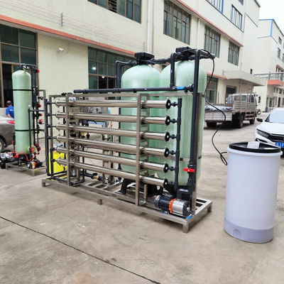 3TPH 5.5kW-380-415V FRP 탱크 염기성 물 역오스모스식물