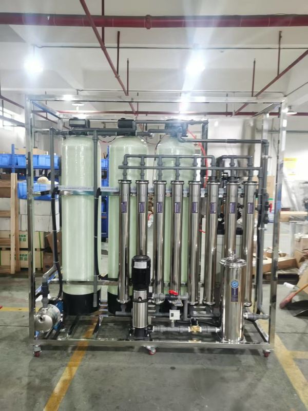 1.5TPH 염기성 물 역오스모스 플랜트 SS304 스키드 3.0kW 빠른 전속 시간 1.7kW-380-415V 시스템 설치 전력